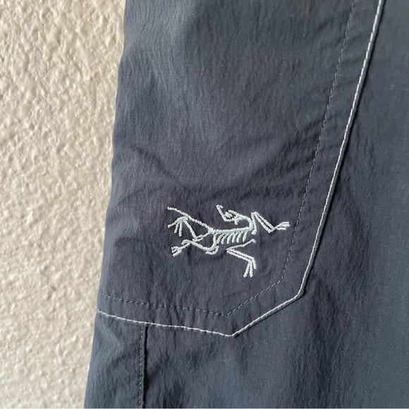 Arcteryx Rampart Hiking Shorts Women’s 4 Gray Bermuda Lightweight Gorpcore Cargo - Picture 7 of 15